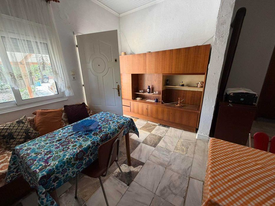 Продава китна къща с площ 79 м2 с двор 249 м2 в Аспровалта, Гърция