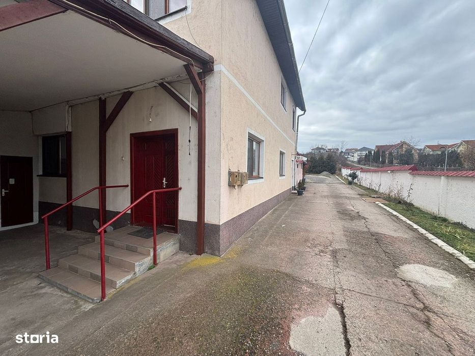 Pensiune/ locuinta, spre inchiriere, in Coruna, zona accesibila