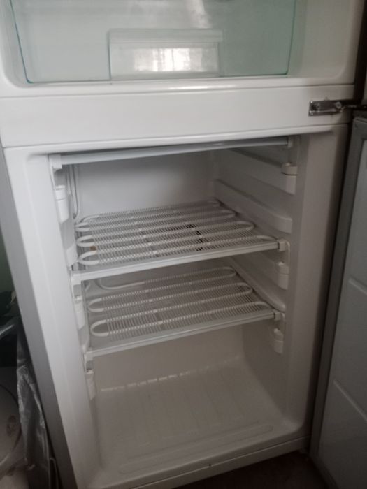 Продам рабочий холодильник