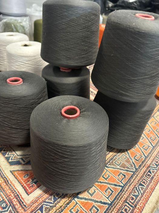 Vând lot de fire textile pe conuri (papiote industriale) – diverse culori și grosimi
