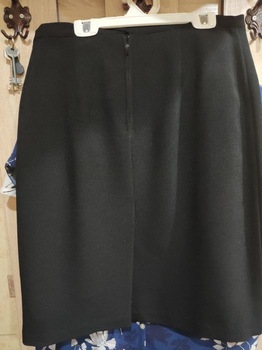 Продаются платья, юбки и красивая блузка