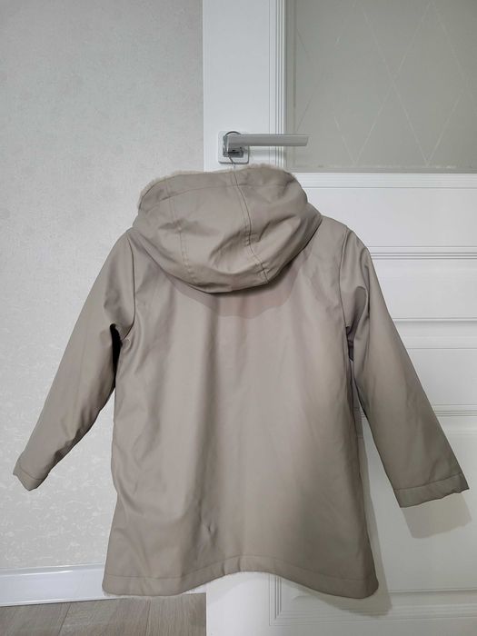 Продам куртку для девочки