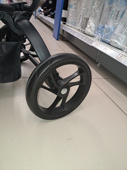 Необычная очень красивая детская коляска для девочки