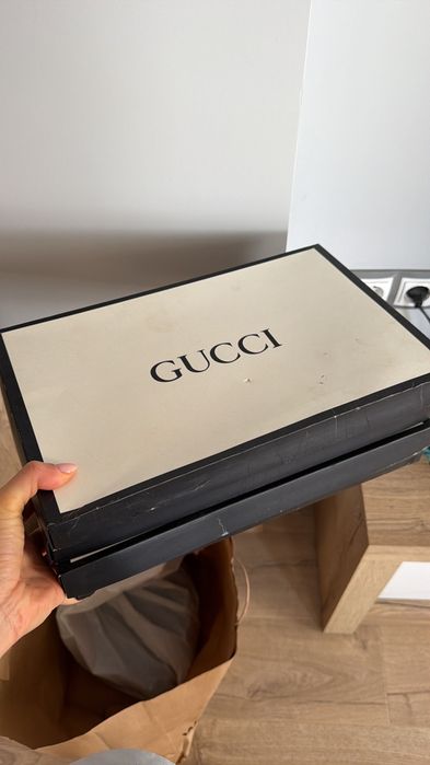 Шалове на gucci - 3 броя с различна шарка, всеки по 25 евро