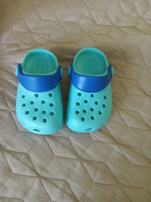 Сандали и кроксове