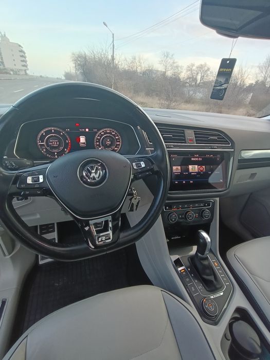 VOLKSWAGEN Tiguan 2018 — imagine 31