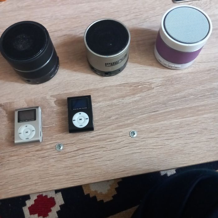 Boxe si mp3 stare buna nu am cabluri toate la prețul ajisat