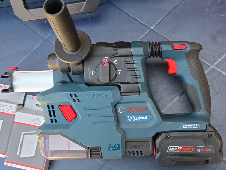 Комплект BOSCH Professional – детектор, винтоверт и перфоратор