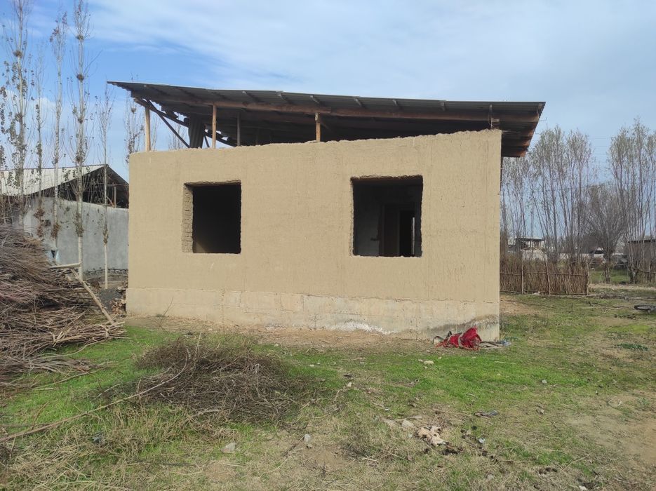 15 sotixli uchaska sotiladi