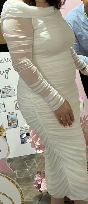 Бяла мрежеста рокля с дълги ръкави