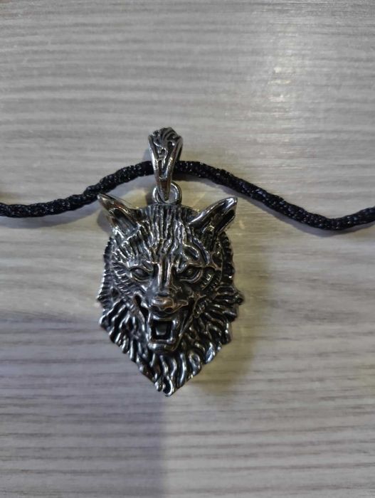 Колие "Вълк", материал метал