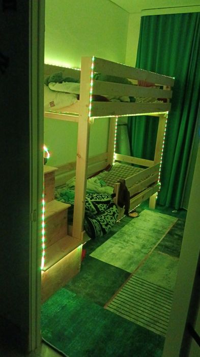 Кровать двухъярусная