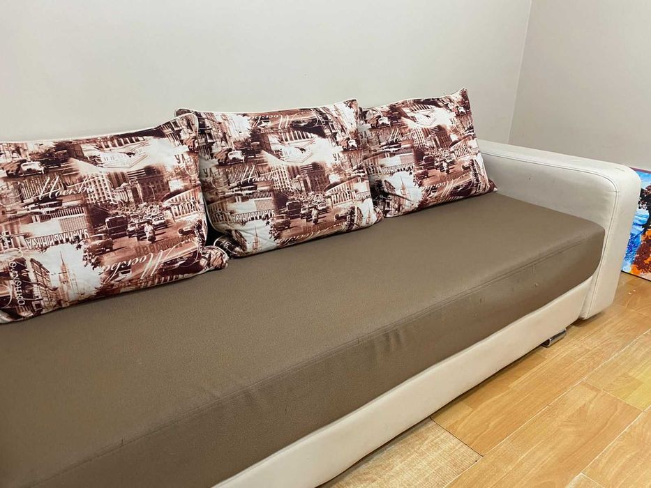 Продается диван двухместный