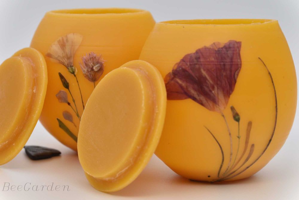 Ръчно изработено бурканче от пчелен восък с пчелен мед,