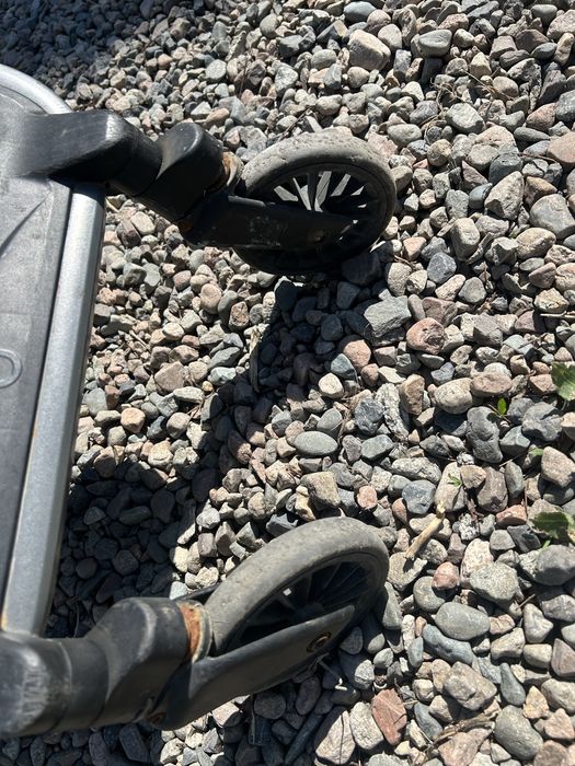 Коляска прогулочная в нормальном состояний