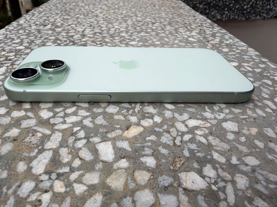 Iphone 15- mint,128 GB