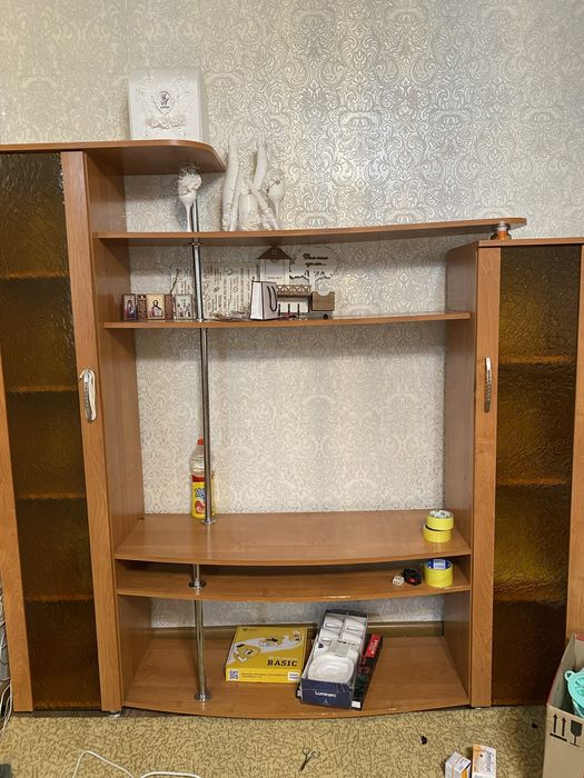 Продам вместительнаю стенку