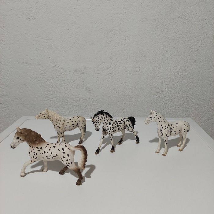 Фигурки Schleich коне