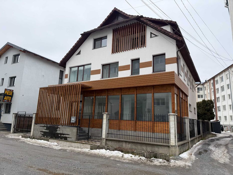 Spatii comerciale / birouri de inchiriat – zona centrala Viseu de Sus