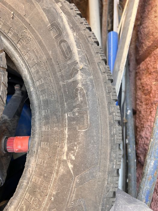 Продам зимние шины R18