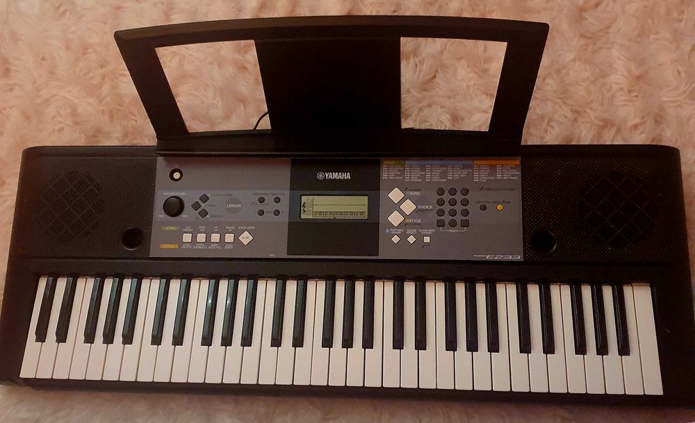Синтезатор YAMAHA PSR-E233