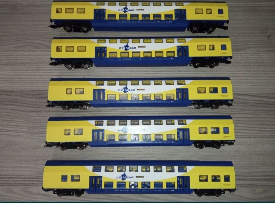 Piko vagoane de călători etajate metronom scara H0 

Preț pe bucata 29