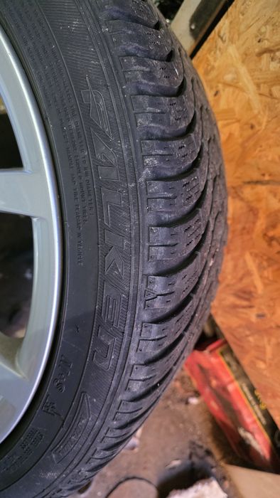 Vând anvelope 245 40 R18