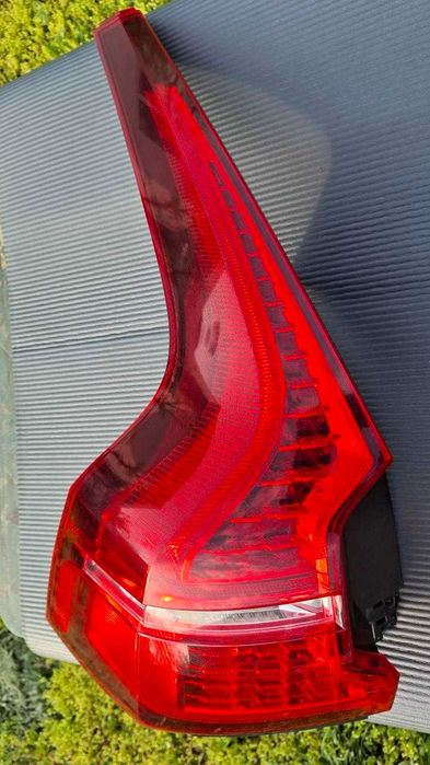 Volvo XC60 II 2017... Stopuri, complete sau separate 32228916, 32228917 (USA)