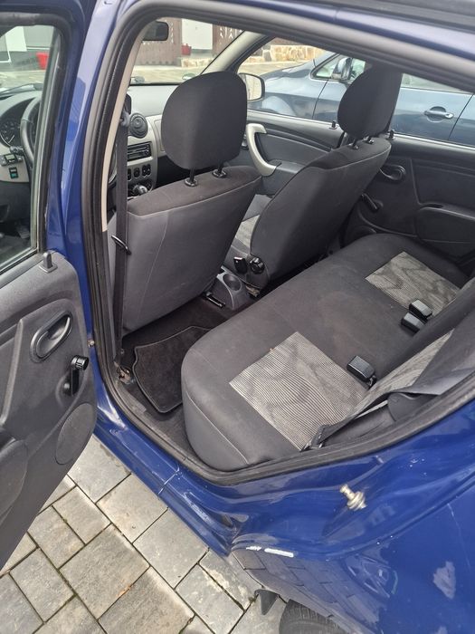 Vând Dacia sandero 2009 1.2  -benzina