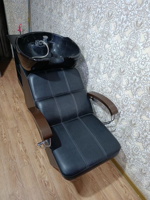 Гузаллик салони жихозлари сотилади.