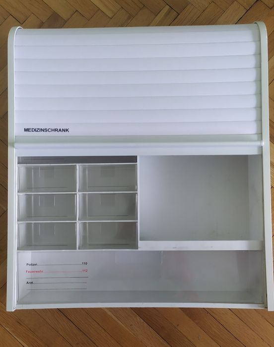 Аптечен шкаф за стенен монтаж