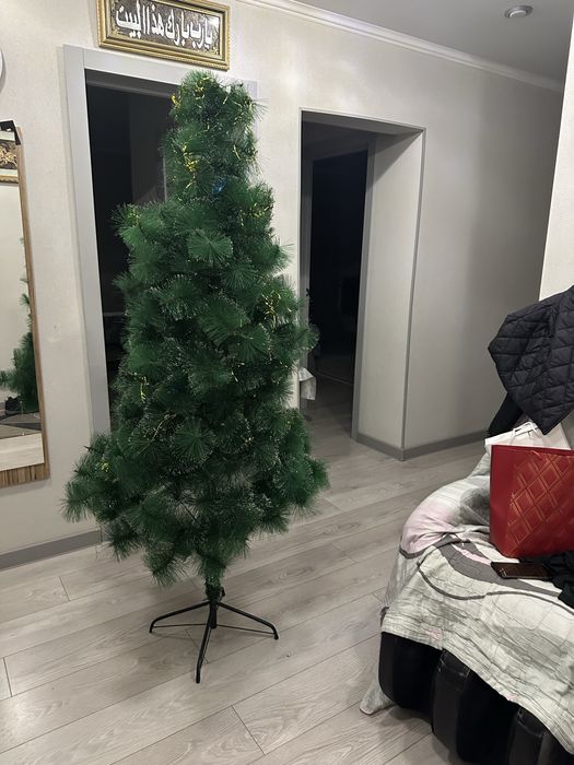 Продам елку искутвенную 215 срочно