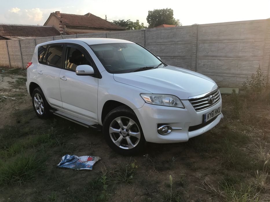 Toyota RAV4 2011 , 2.0 бензин автомат