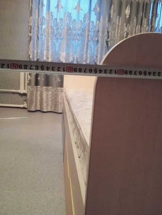 Продам кровать б/у 100*200 с матрасом.