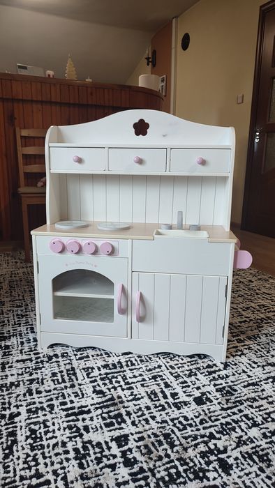 Детска кухня + дървени играчки