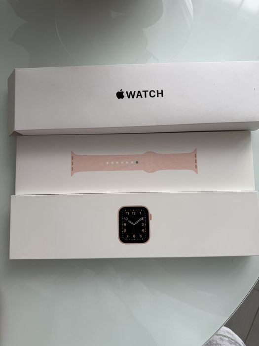 Продам apple watch SE