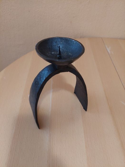 Масивен свешник от ковано желязо