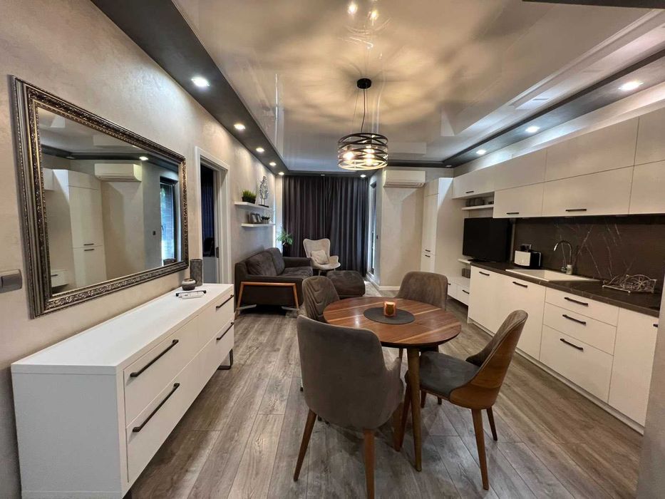 Дава се под наем Тристаен апартамент в Варна, Център - 74 кв.м за 1100 € - Снимка #14