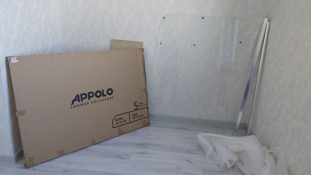 Стеклянная шторка для ванны