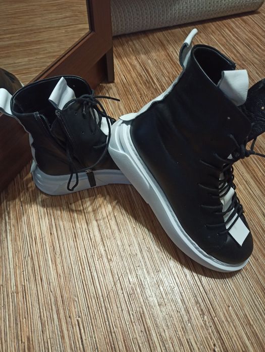 Продам ботинки осень -весна