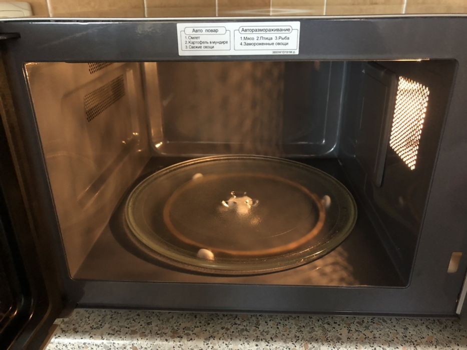 Продам микроволновую печь LG