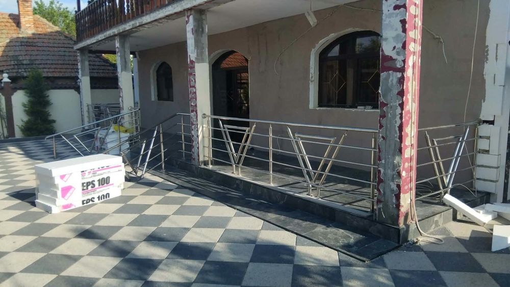 Balustradă din inox cu model V, pentru terasă sau balcon.”