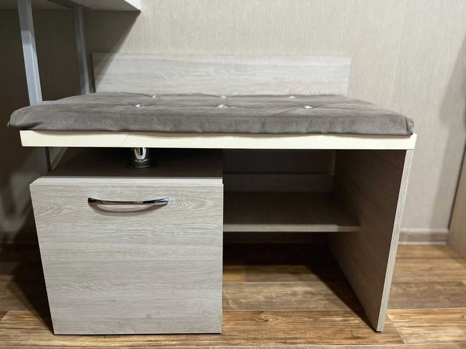 Продам тумбу в коридор