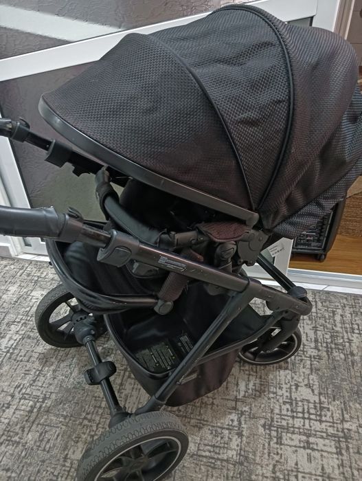 Carucior negru...