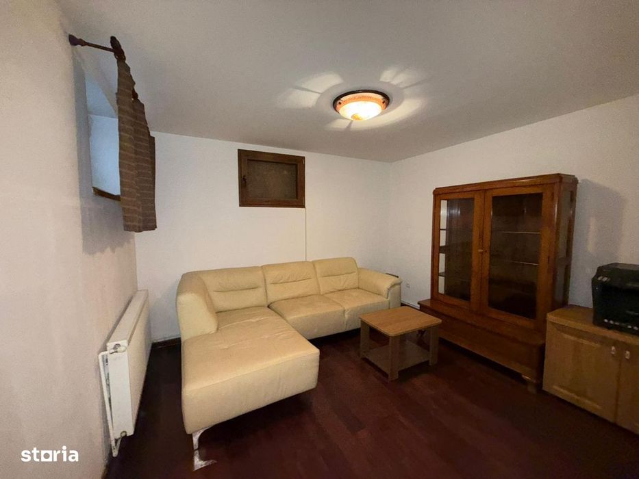 Reducere pret-Spatiu comercial 3 camere + CURTE, gata de utilizare