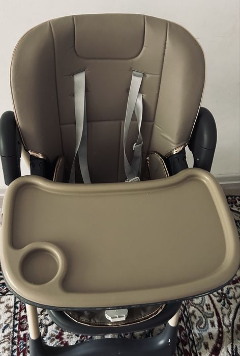 Стульчик-бустер для кормления