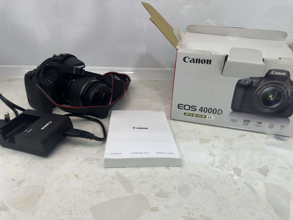 Canon EOS 4000D (zavod komplekt)