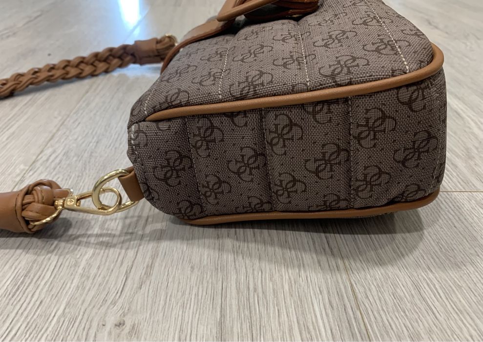 Дамска чанта Guess