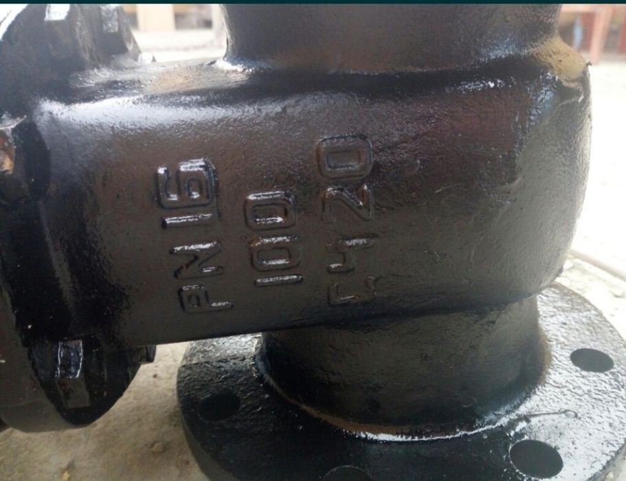 Продам задвижки чугунные