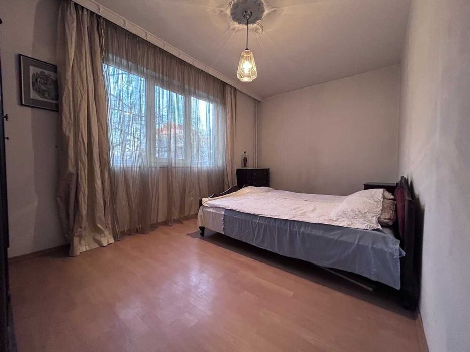 Тристаен Апартамент